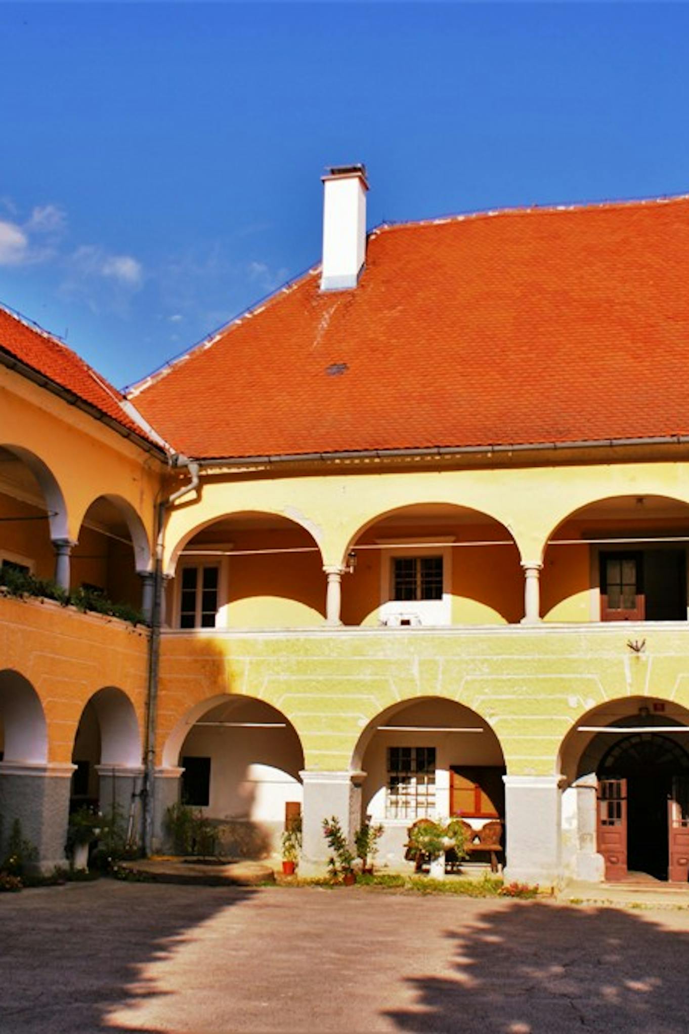 Zavrč Manor